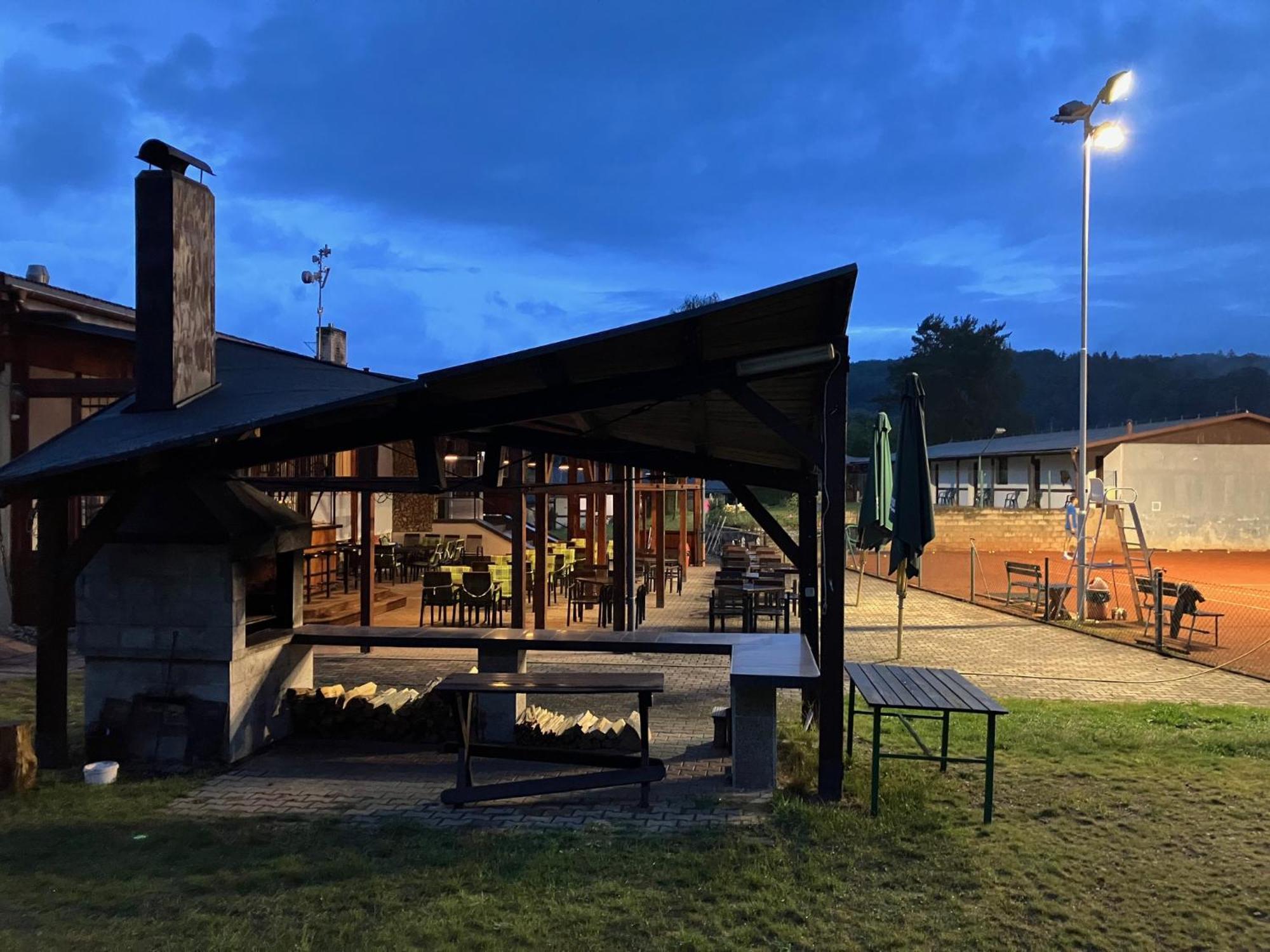 Raj Sportovni A Rekreacni Resort Branzez Kněžmost Buitenkant foto