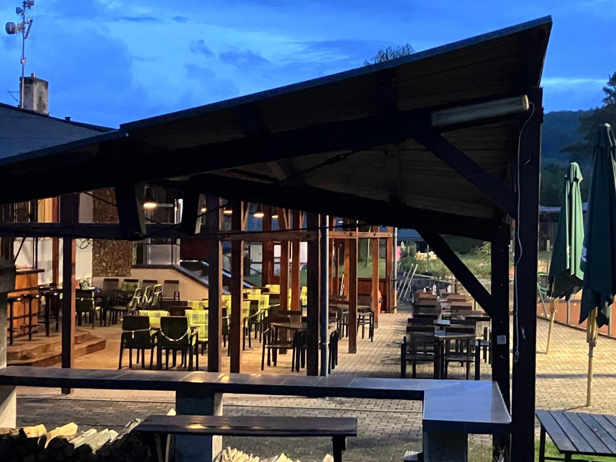 Raj Sportovni A Rekreacni Resort Branzez Kněžmost Buitenkant foto