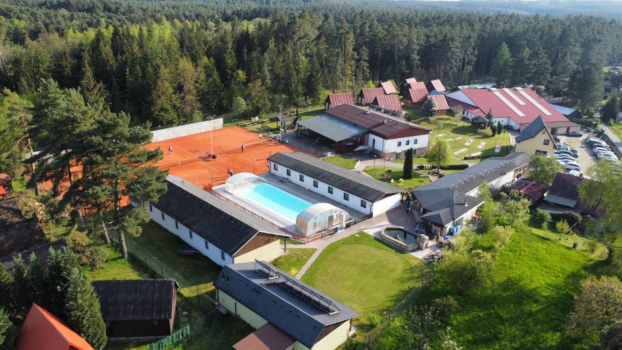 Raj Sportovni A Rekreacni Resort Branzez Kněžmost Buitenkant foto