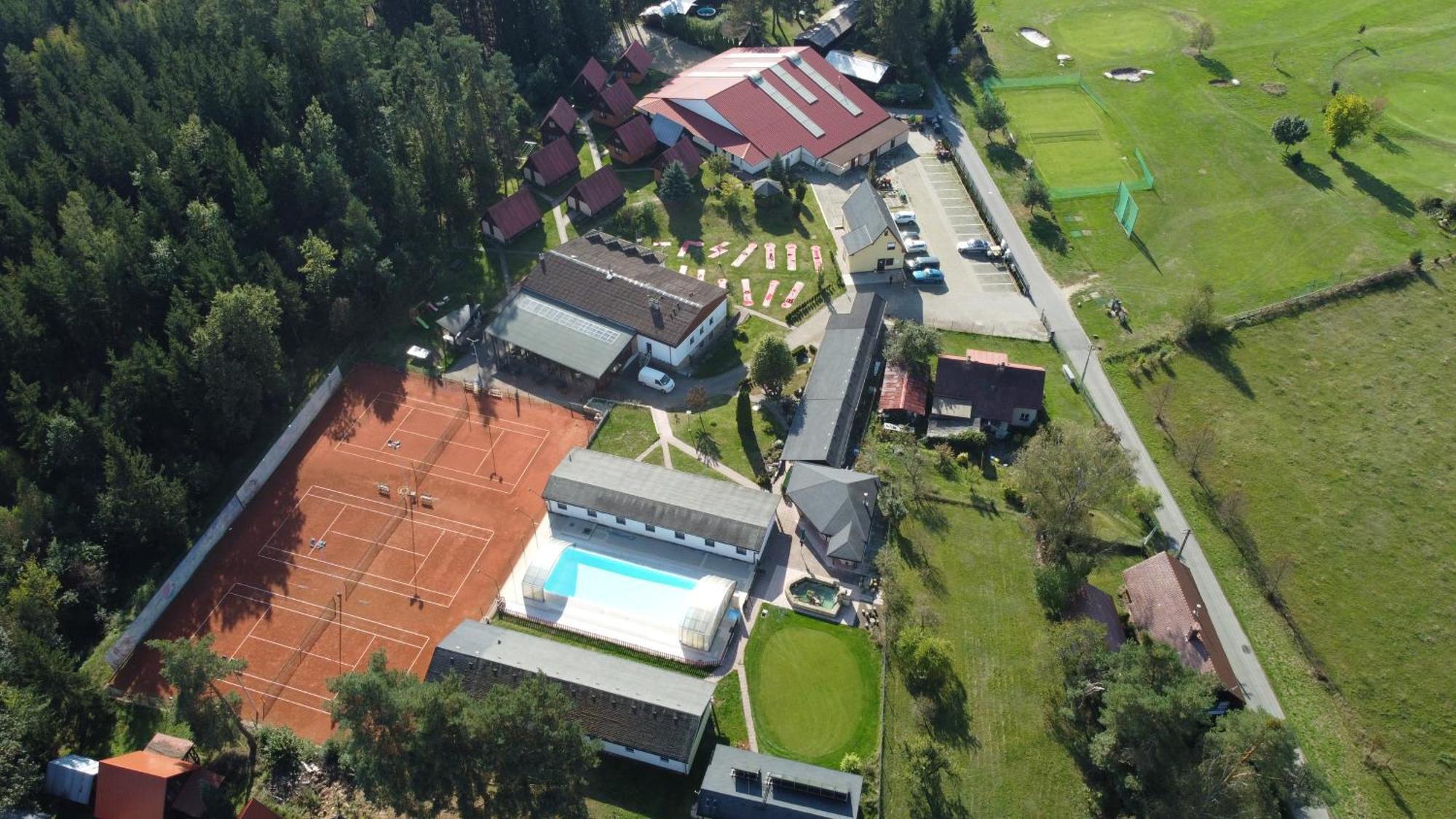 Raj Sportovni A Rekreacni Resort Branzez Kněžmost Buitenkant foto